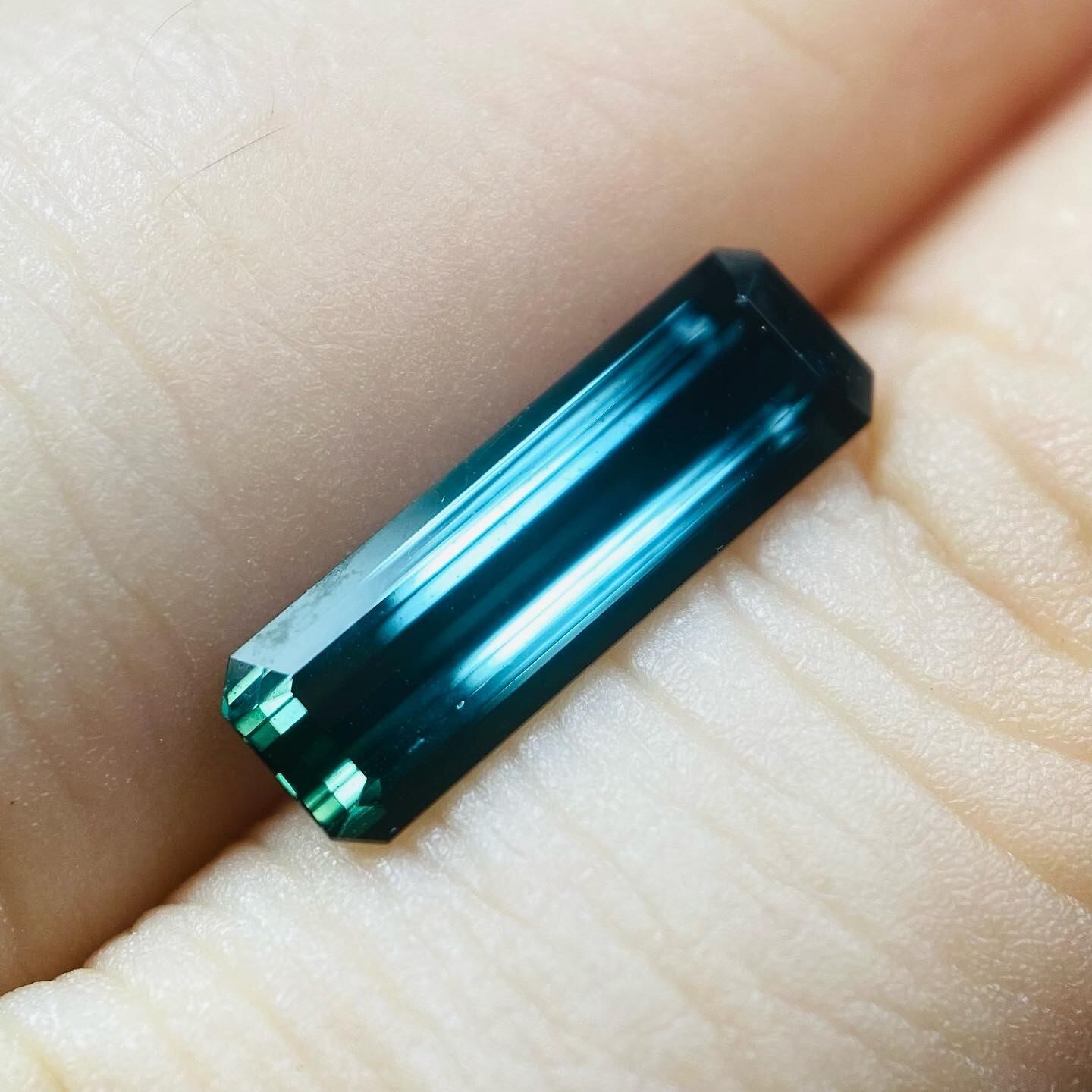 クールビューティーなパーティーカラートルマリン