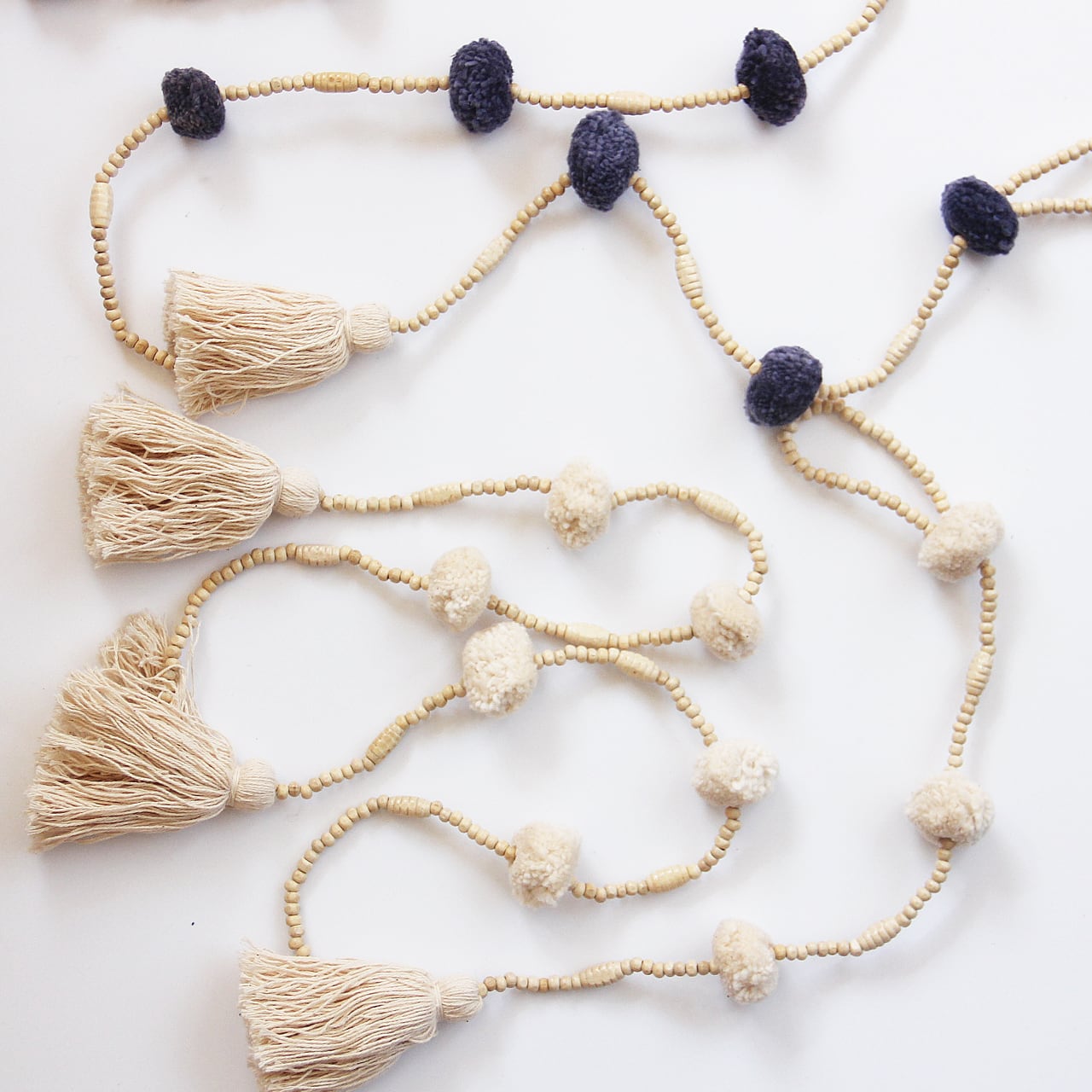 再入荷【ハーブテント装飾】北タイ作家さんの手作りボンボン