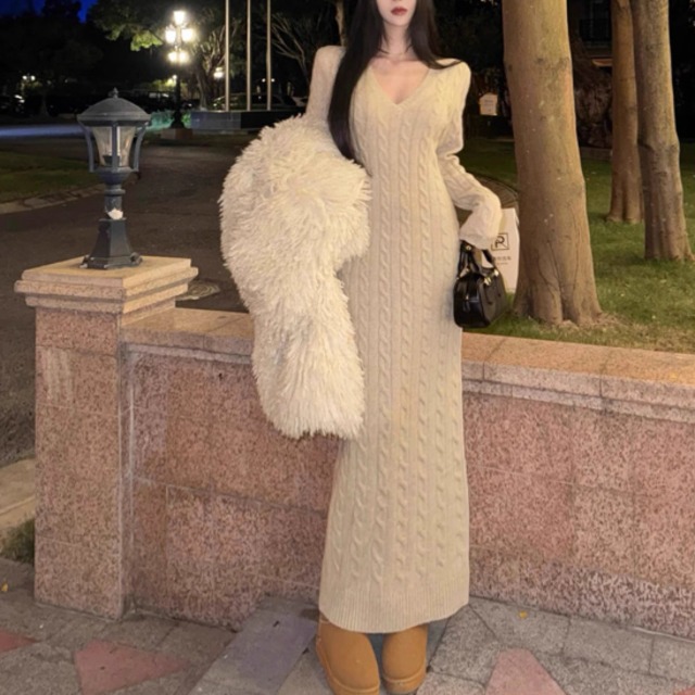 【送料無料】 ロングワンピ 3色 ニットワンピース リブニット マキシ ゆったり 長袖 Vネック Aライン フレア プルオーバー ケーブルニット風 厚手生地 可愛い 大人可愛い シンプル カジュアル コンサバ おしゃれ 主役級 こなれ感 高見え 冬 レディース 女性用 ママ 30代 40代 デート お出かけ 女子会 お呼ばれ 休日 お茶会 授業参観 着回し 普段使い ファッション コーデ スタイル 楽ちん 体型カバー 着痩せ 垢抜け