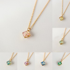 【ﾈｯｸﾚｽ】 選べるカラー/ちいさな四角とお花-ｺﾞｰﾙﾄﾞ-