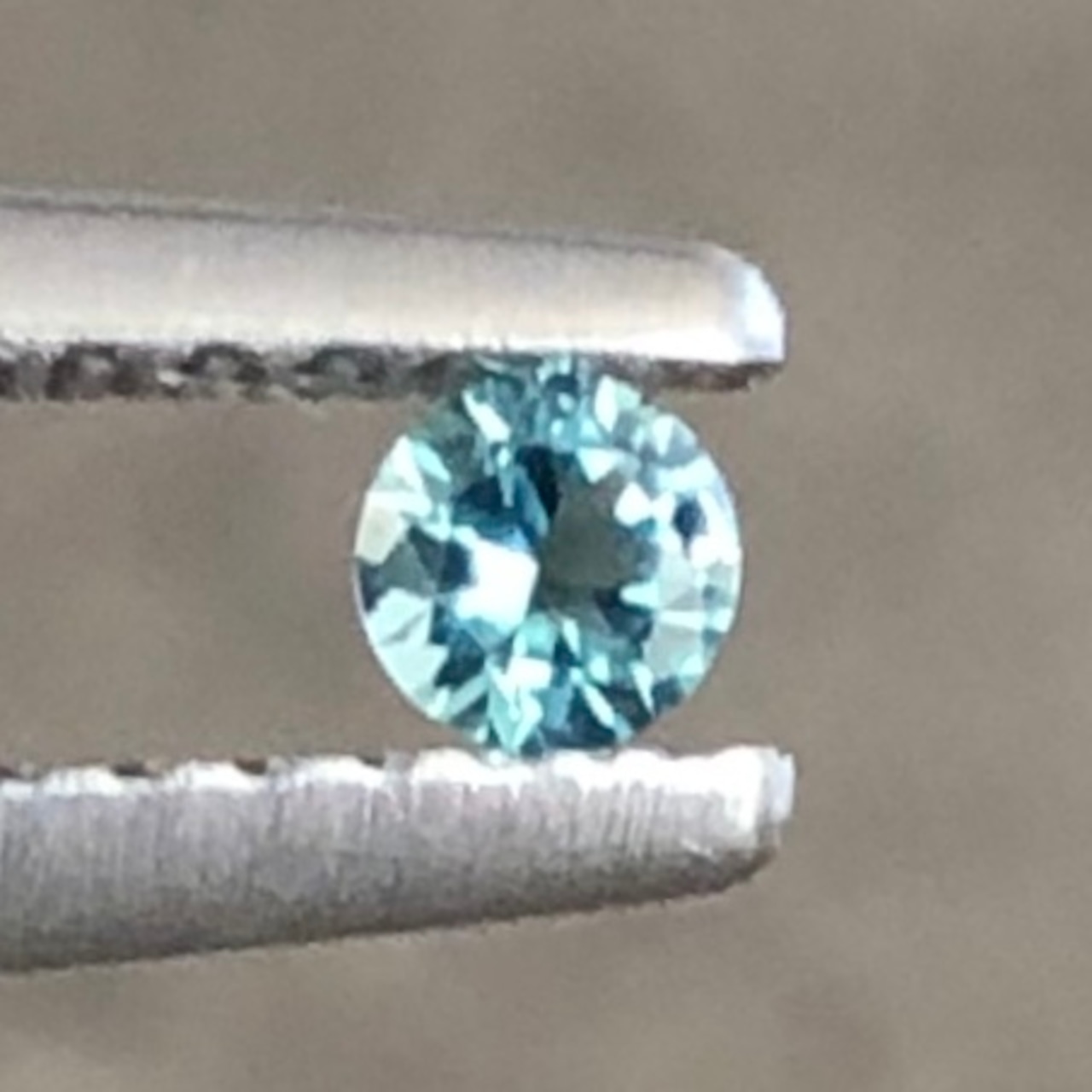 グランディディエライト 2.7mmメレサイズ