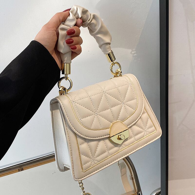 サマーレッドチェーン 夏物 スクウェア メッセンジャーバッグ Tiancai_Wing_Bag87852340208