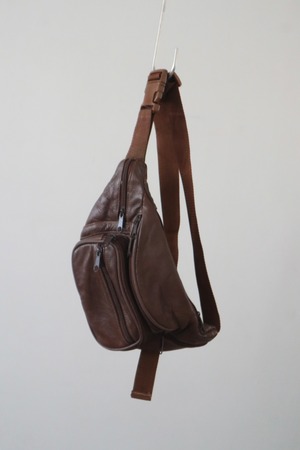 brown leather waist pouch