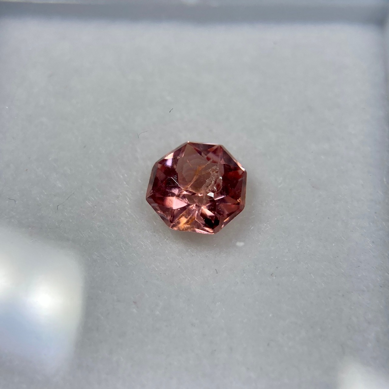 お花みたいなスピネル 訳あってお買い得2　No.1 ：約5.0mm以上 表面カケ 