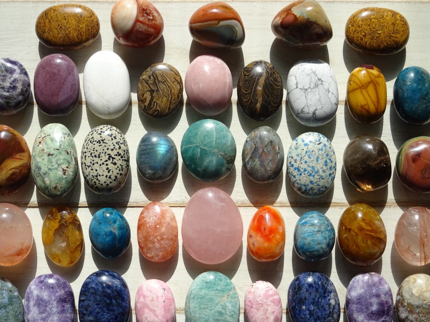 【予告】 春の訪れとカラフルな色石たち