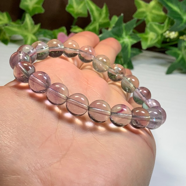 9.うる艶フローライト・ブレスレット