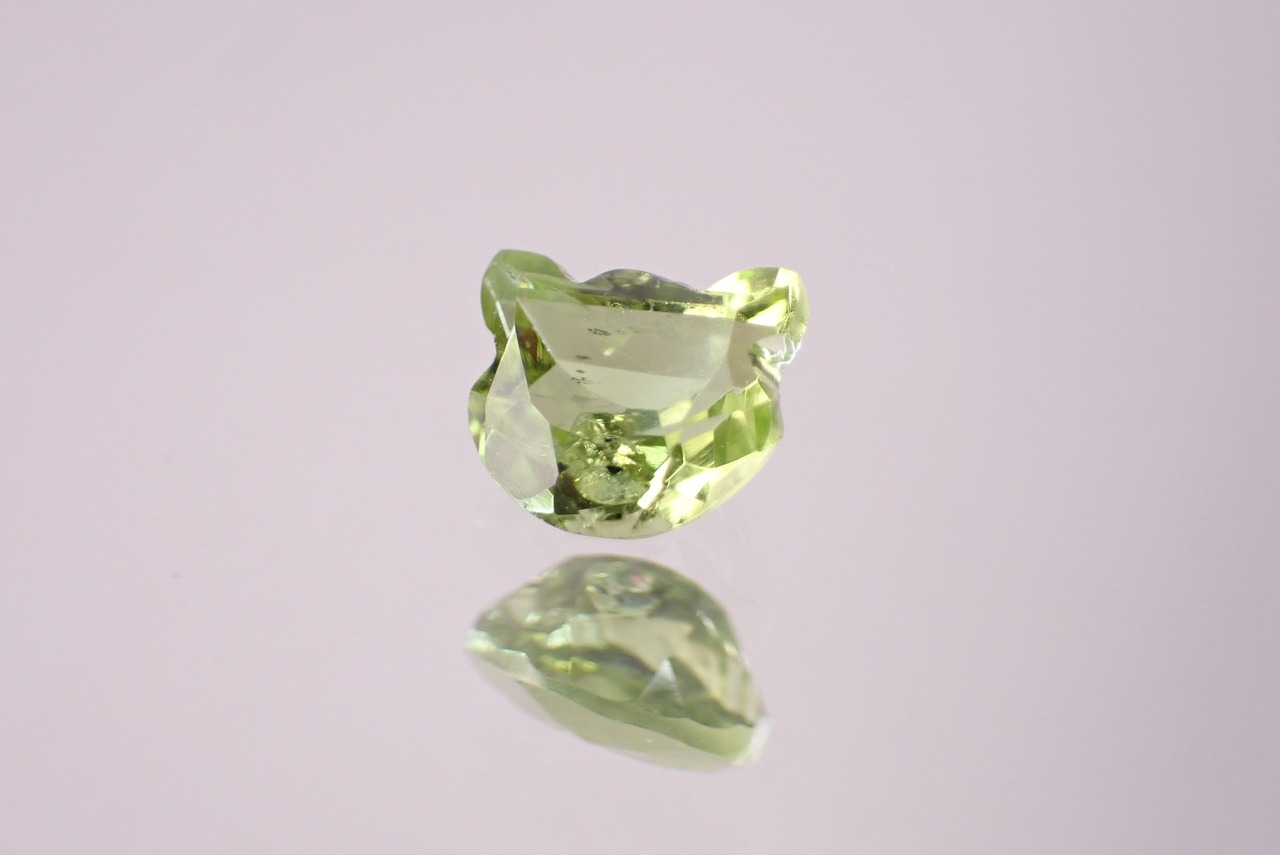 ペリドット(猫カット)　0.78ct　[D2-420]