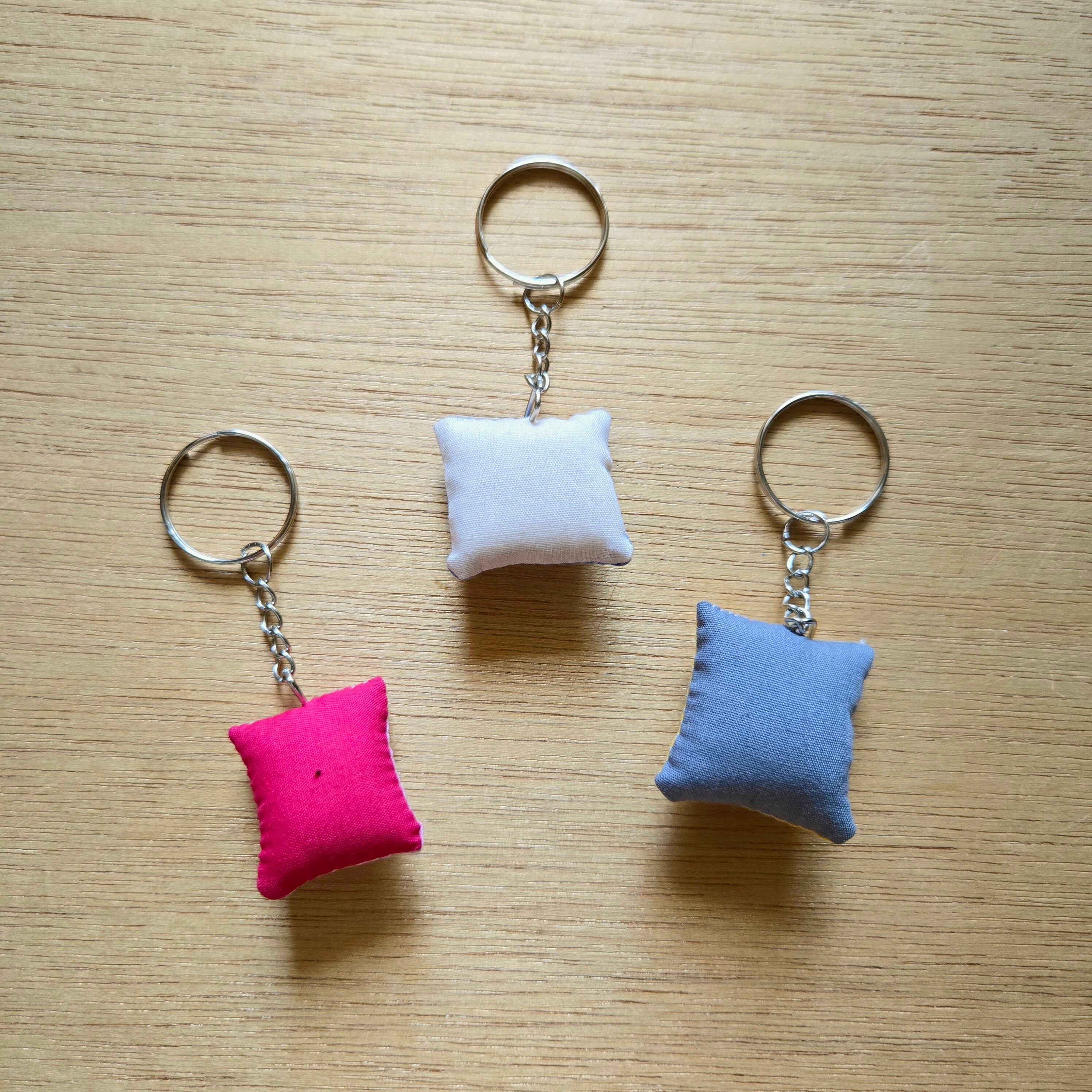 ラオス ゆる手刺繍キーホルダー | gururi