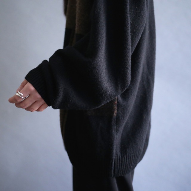 good coloring switch and 3D cable knit pattern loose sweater