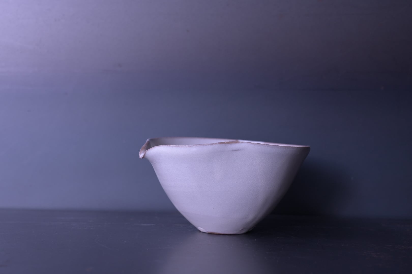 荒賀文成 粉引片口