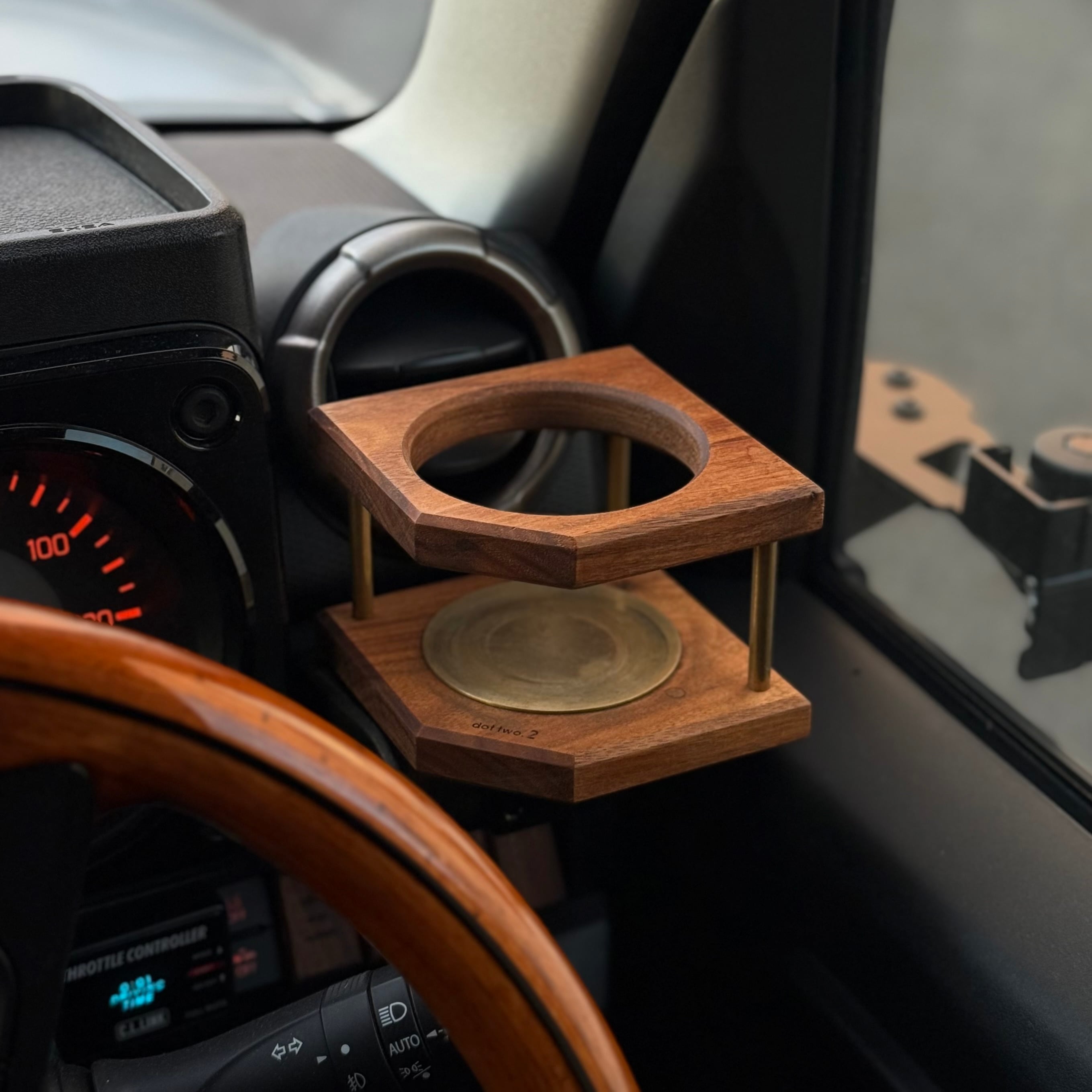 ファントムスモーキーシトリン ポイント型置物木製台座付き ファントムスモーキーシトリン ポイント型置物木製台座付き