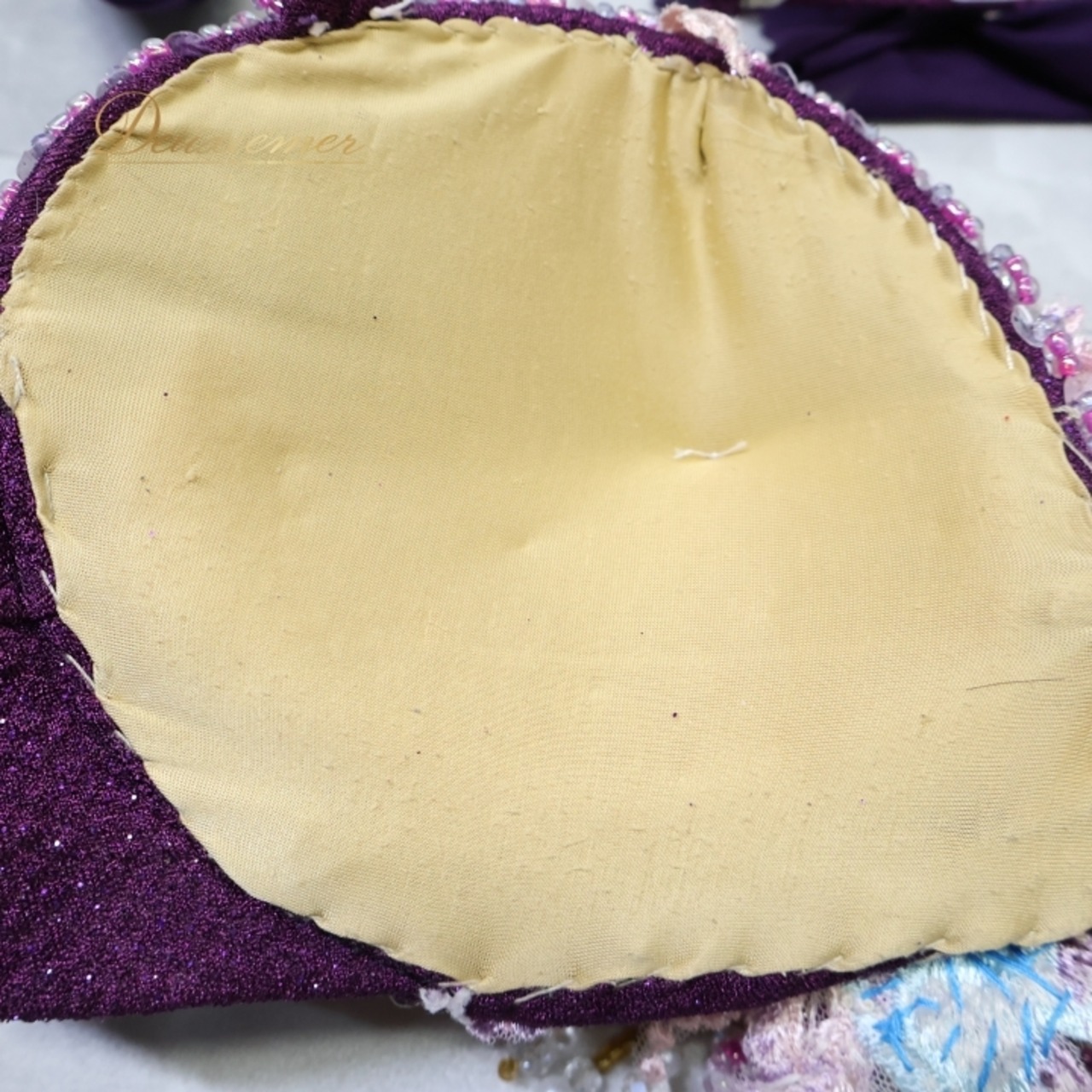 ベリーダンス オリエンタル 衣装 上下セット パープル系 トップス スカート チョーカー ラインストーン 花 紫 青 キラキラ スリット 豪華 装飾 華やか 鮮やか かわいい ステージ イベント ダンス衣装 フリンジ ピンク系 ブルー系 シルバー系