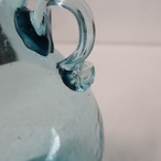 クラックの入った水色の水差し