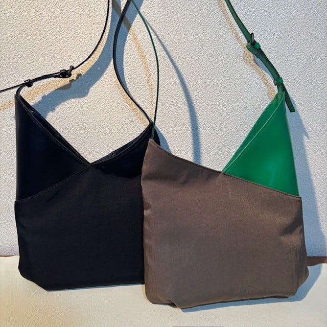 B.stuff　ナイロン×レザーコンビショルダー