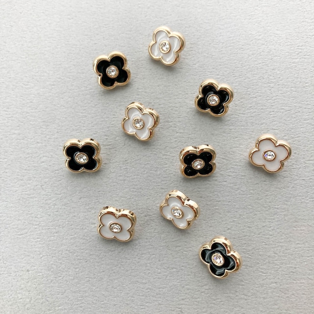 〈再入荷〉ラインストーン付き四つ葉ボタン（13mm）