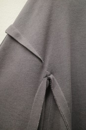 予約販売 | i’m here : - “SLIT” JERSEY ：Gray｜スリットタートル／フライス素材／キモノスリーブ／カットオフ仕様／立体マチ