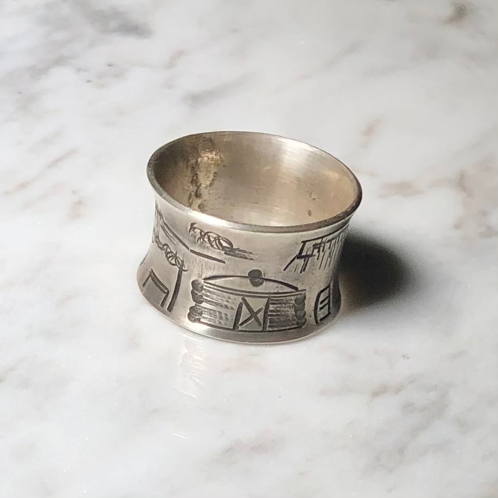 MELVIN FRANCIS silver story ring | NOIR ONLINE powered by BASE
