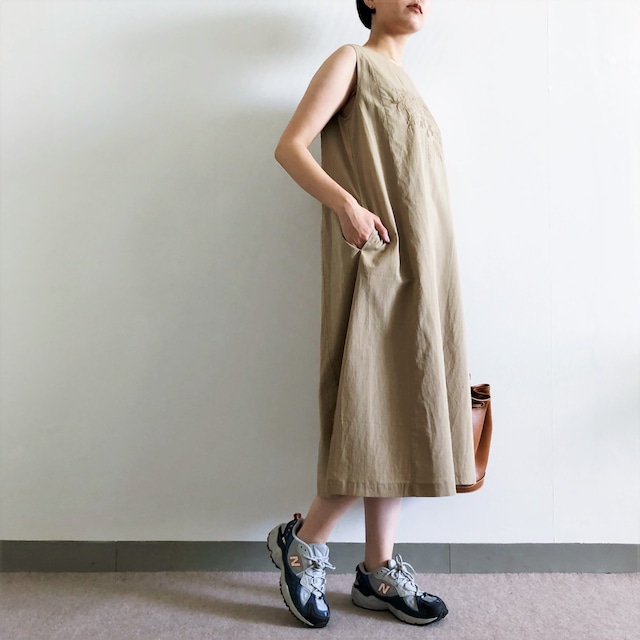 ステファン フロント刺繍ノースリーブワンピース Avant International