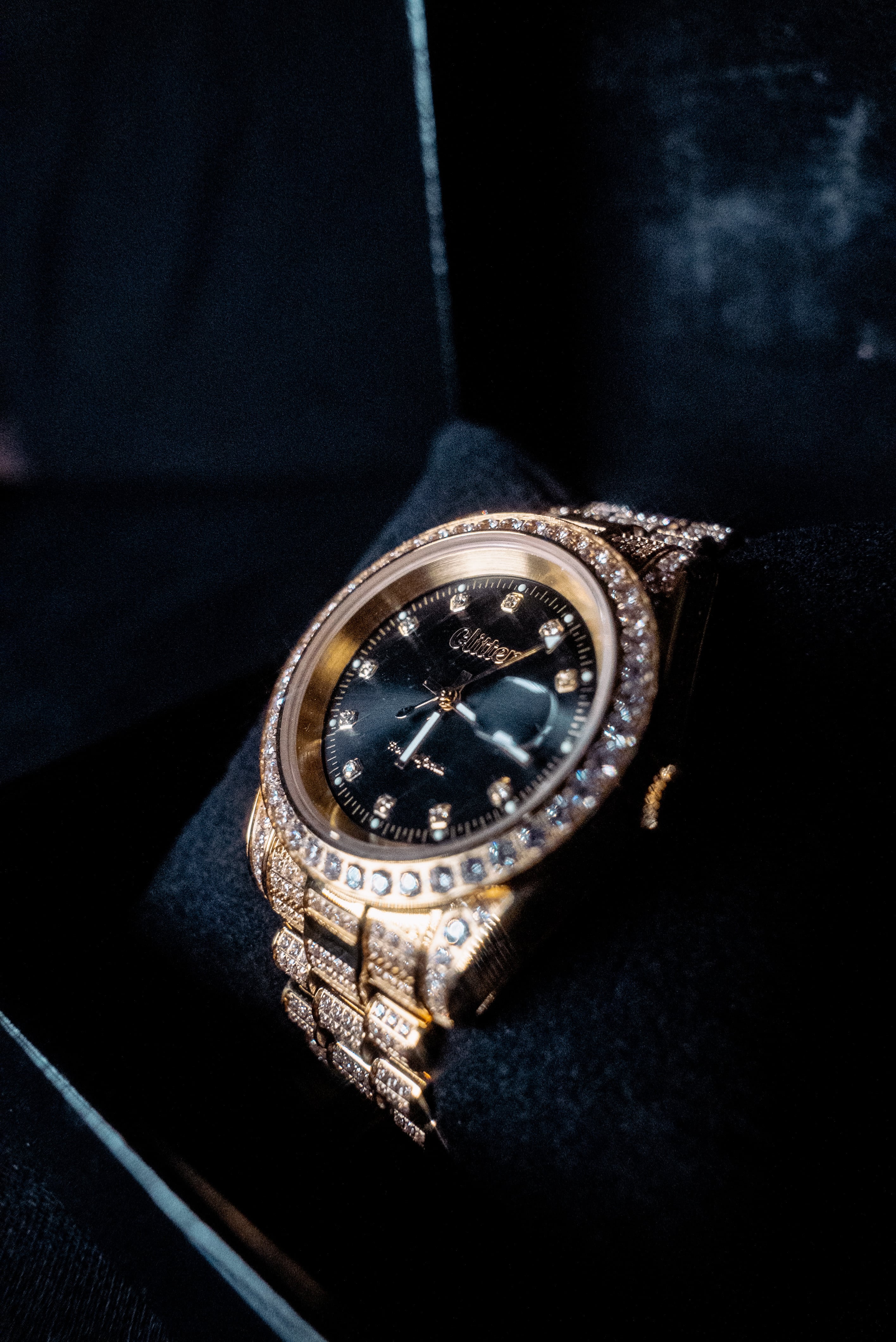 Iced California Watch 【GOLD / BLACK】 | Glitter