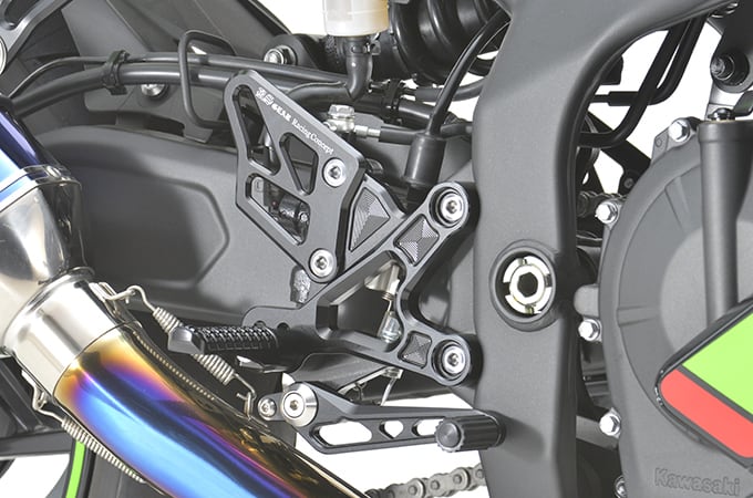 ZX-25R・ZX-4R ライディングステップ （ブラック）[AC01-0100-BK