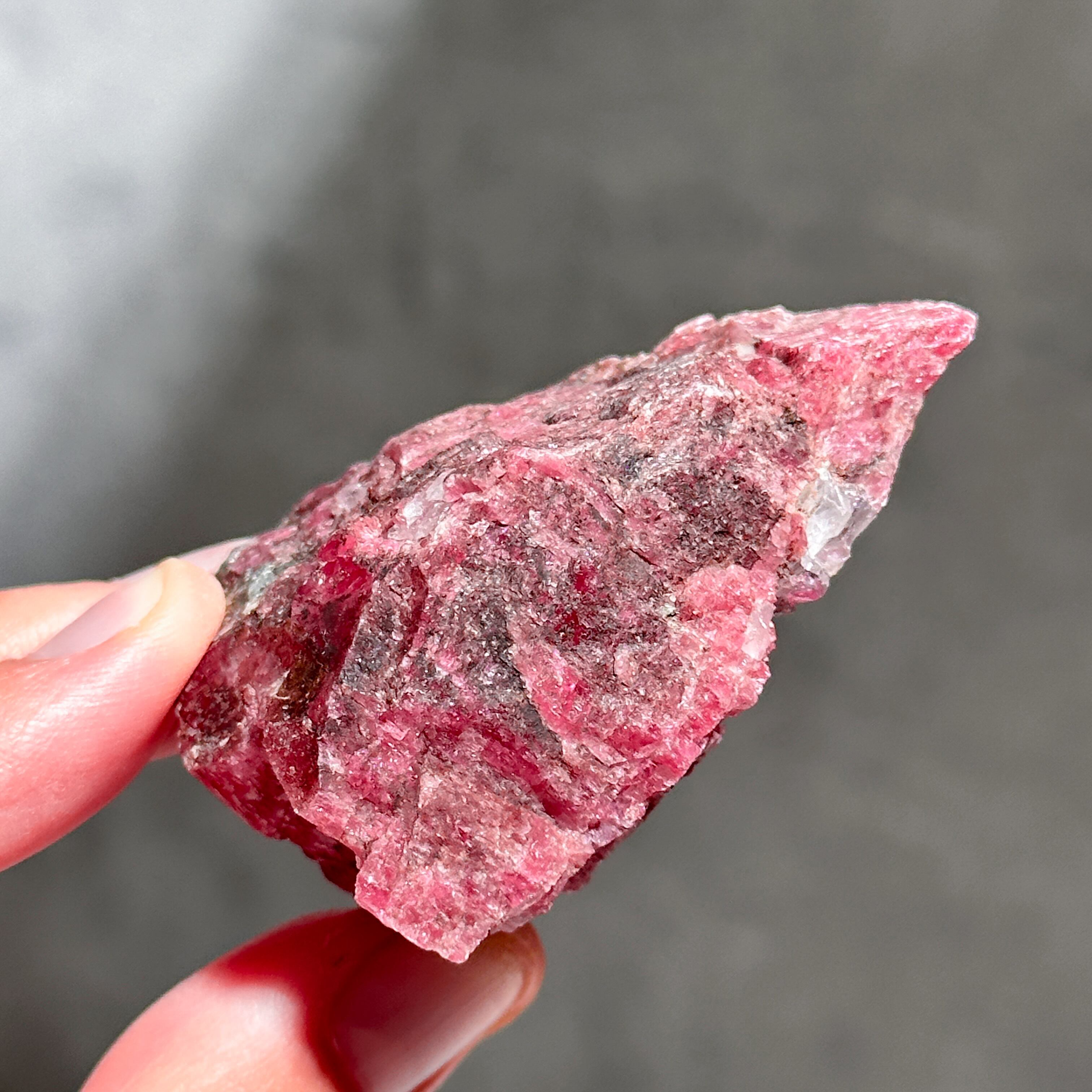 ロードナイト　原石 ロードナイト原石(J405)