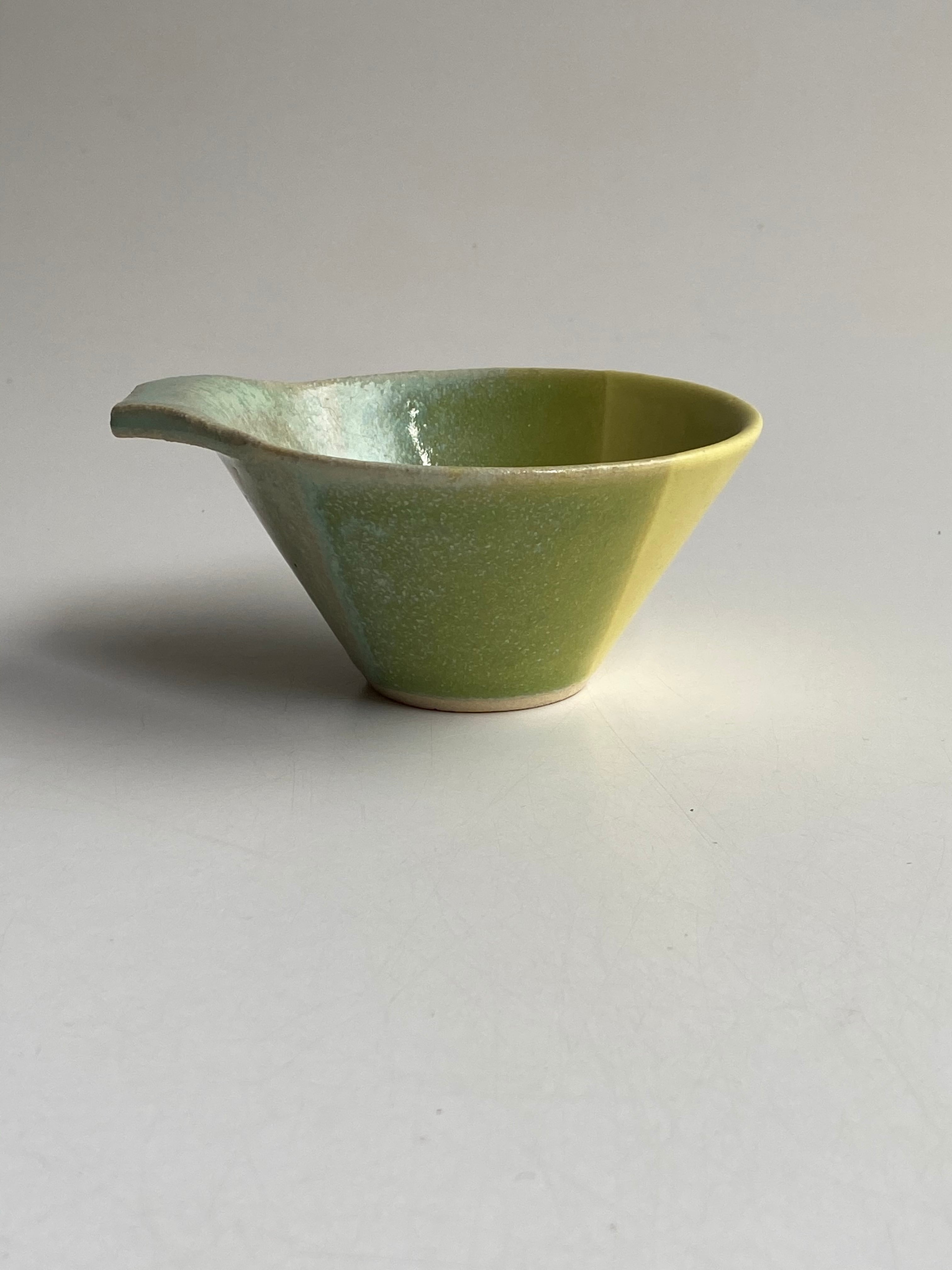 小鉢　ライム / レンジ・食洗機可 / 　mod-25 小鉢 和食器 おしゃれ 可愛い モダン カラフル 小さめ ダイエット 茶碗 とんすい パフェ スープカップ 離乳食 取手 取手付き ギフト プレゼント 出産祝い 内祝い お祝い 記念日 お食い初め デビュー 陶器  「おやつ カップ 」