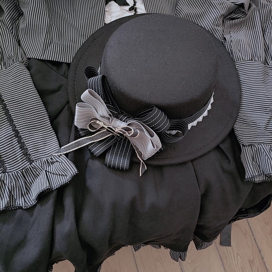 クラシカルロリィタの気品漂うストライプリボンハット 淑女のための
