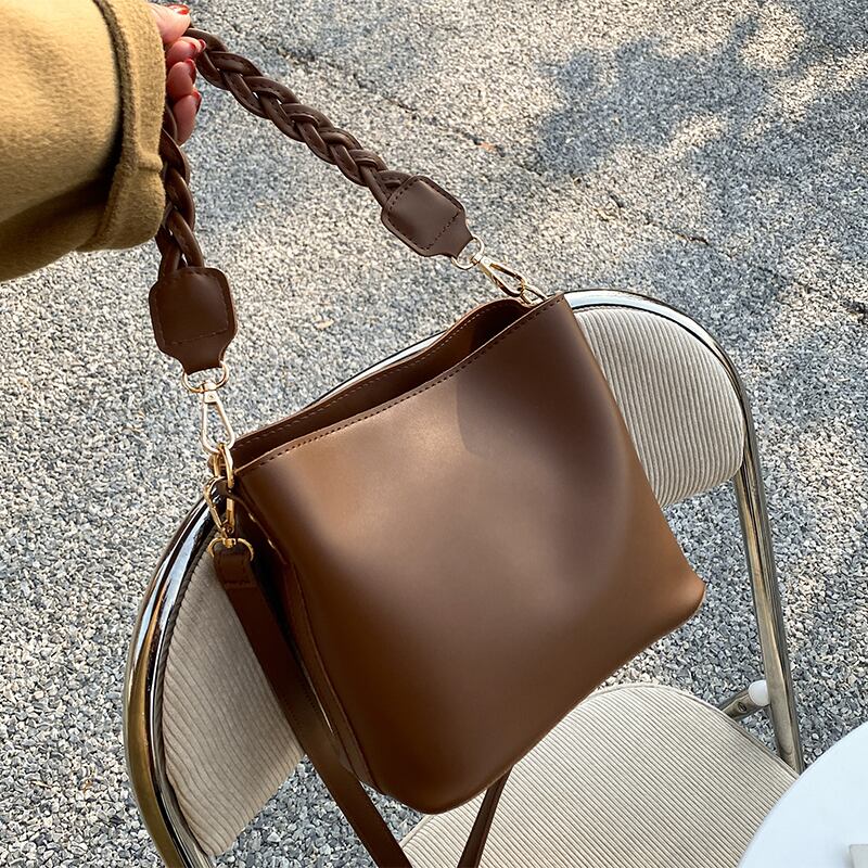 スタイルスタンダードシングル レトロ メッセンジャーバッグ Tiancai_Wing_Bag24164482915
