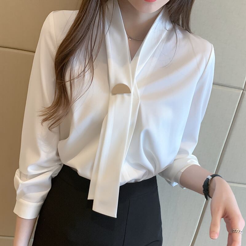 ネクタイ風 トップス シャツ ブラウス 袖あり 長袖 襟なし かわいい 大人可愛い きれいめ シンプル カジュアル 大人 上品 おしゃれ お洒落 かっこいい レトロ 大人可愛い 大人女子 こなれ感 ラフ セクシー エレガント 主役級 存在感 フォーマル とろみ感 抜け感 無地 春 夏 秋 ネクタイ風 トップス シャツ ブラウス 袖あり 長袖 襟なし かわいい