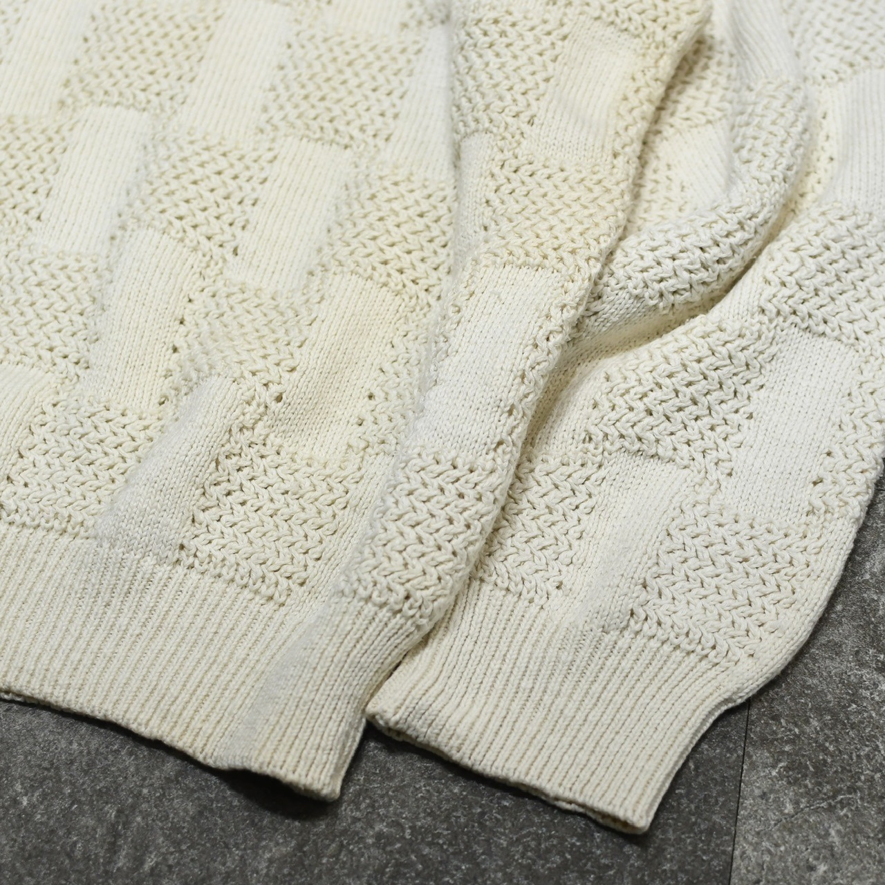 design low gauge knit white