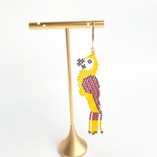 ブラジル先住民族 インコ ビーズ イヤーカフ 片耳のみ イエロー