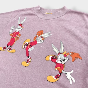 【LOONEY TUNES】韓国製 バックスバニー BUGS BUNNY 野球 イラスト 両面プリント バックプリント ロゴ 薄手 スウェット トレーナー プルオーバー スリット ルーニー・テューンズ MEDIUM 古着