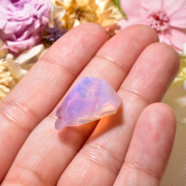 インドネシア産アンダラクリスタル原石 ミルキーピンクB