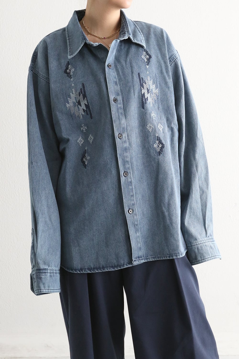 エンブロイダリーデニムシャツ / Embroidered Denim Shirt(25P47006H)
