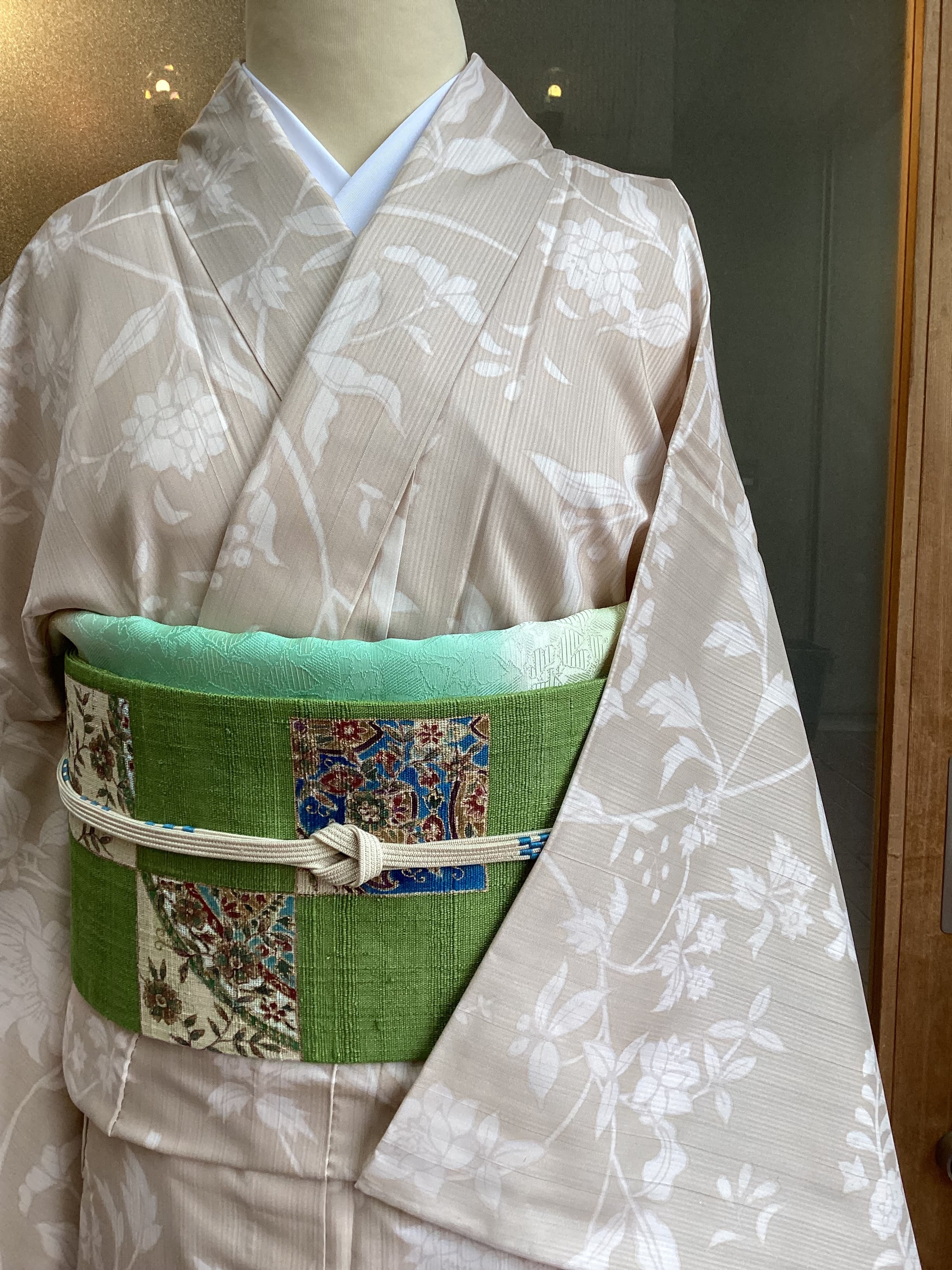 小紋着物 単衣　ボタニカル 単衣】白茶色地ボタニカル文小紋260409-1（リユース品） | きものなかむら
