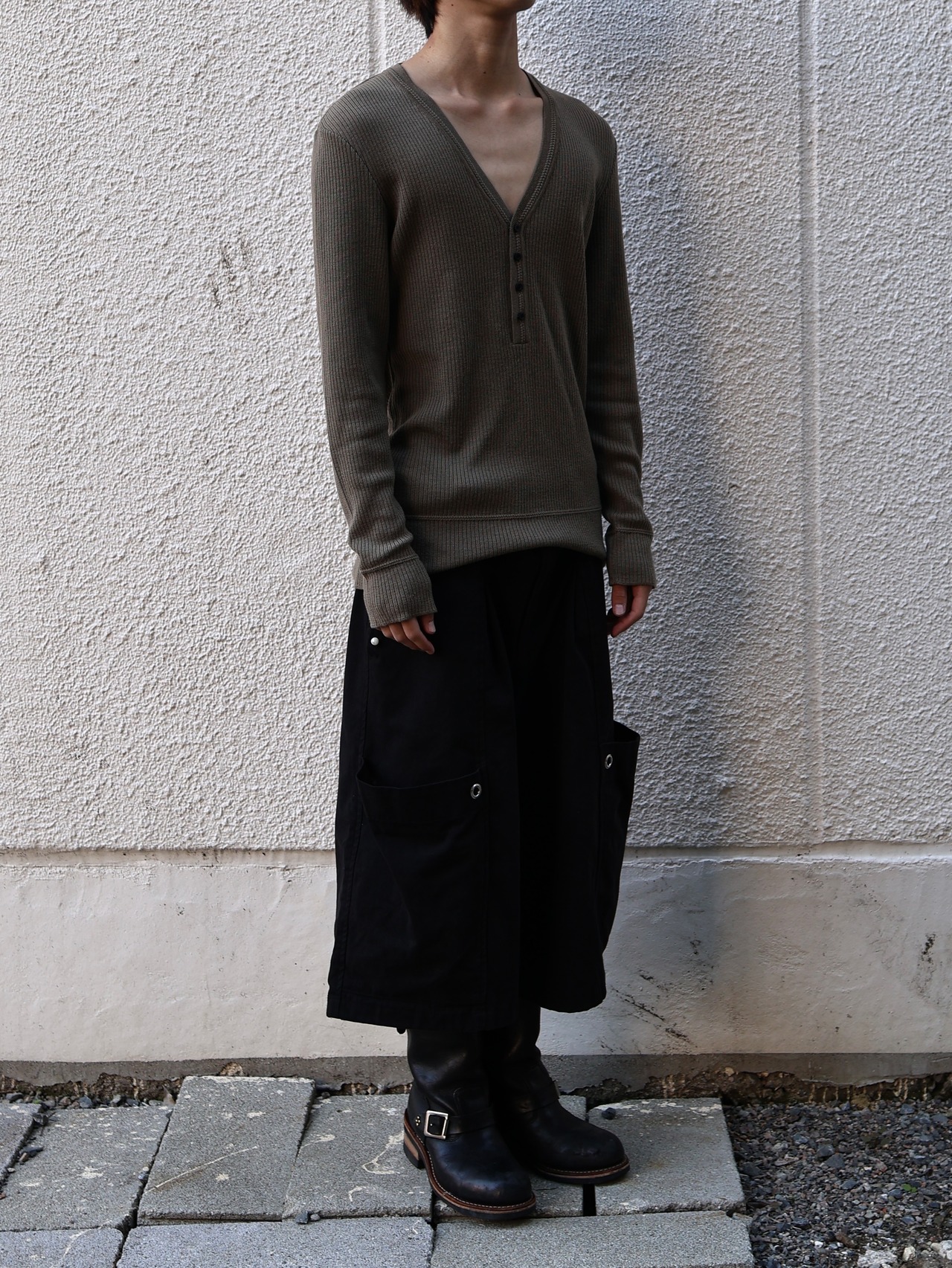【blackbarrett】tight silhouette Vneck knit