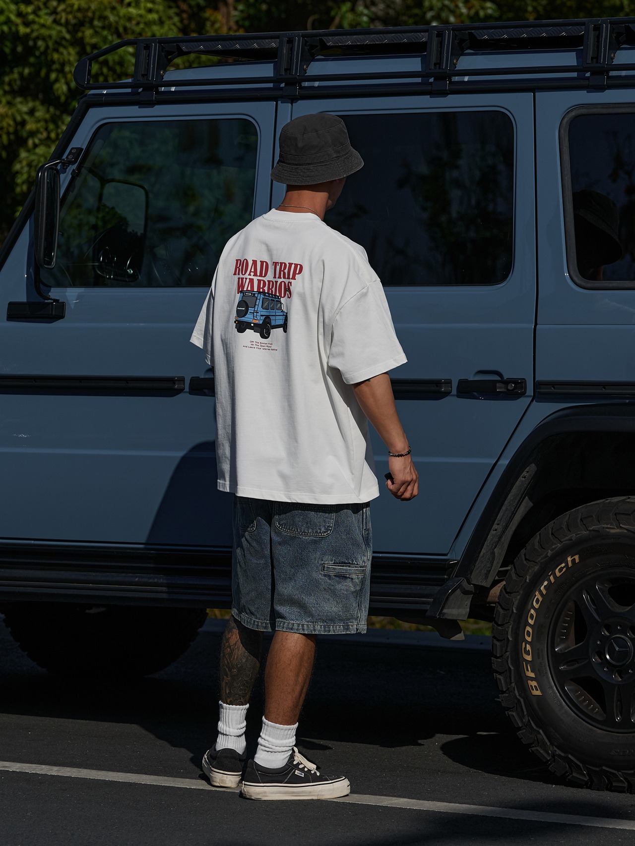 Broshood Road Trip Warriors Graphic Tee（ロードトリップ ウォリアーズ グラフィックTシャツ）