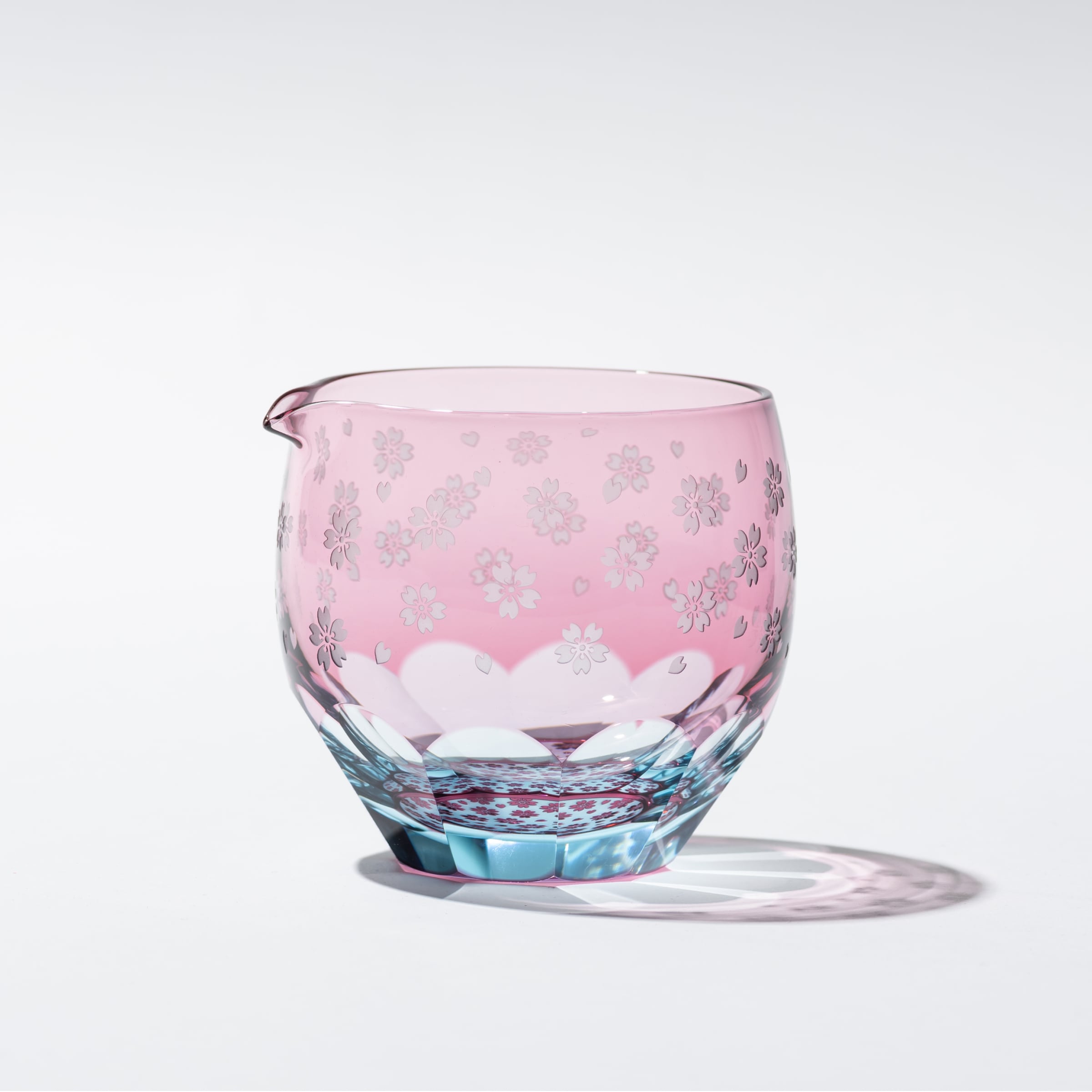 サクラサク（金赤×ライトブルー）片口 | 椎名切子（GLASS-LAB) 江戸