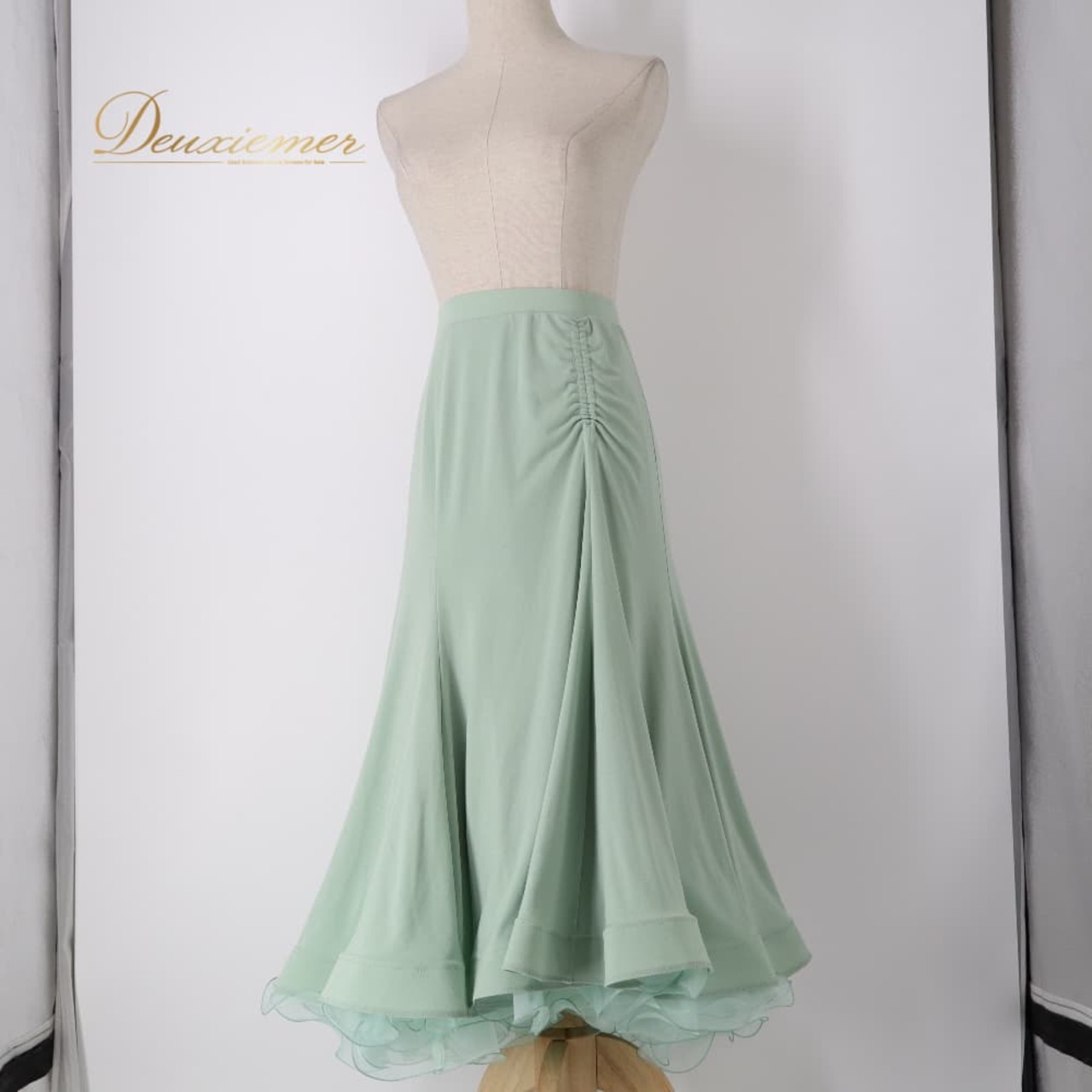 社交ダンス 衣装 スカート グリーン系 チャコットロイヤルダンス Chacott ROYAL DANCE ミントグリーン ダンス衣装 レディース スタンダード フリル シャギー 無地 シンプル ふんわり 華やか かわいい おしゃれ 上品 ミントグリーン系 ふんわりスカート フレアスカート 社交ダンスレディース スタンダード用 フリルスカート 重ねフリル ボリューム感 上品デザイン 華やかコーデ かわいいデザイン デザインスカート ダンス発表会衣装 パーティー衣装 ラテンダンス以外 舞台衣装 コーラス衣装