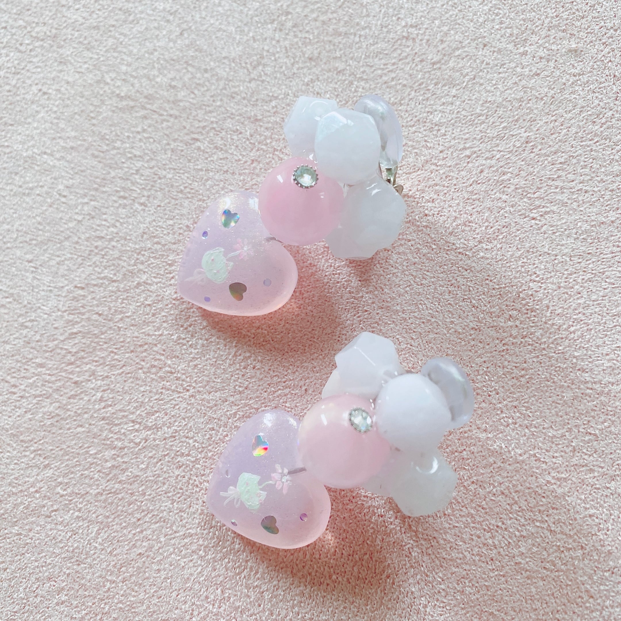 My Little Kittie ꙳ 天然石×handpaint 耳飾り (ホワイト系)