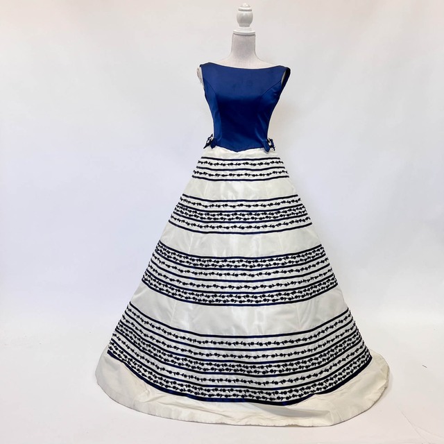 中古 カラードレス　白×紺色　9号位　汚れ有　Aライン　撮影衣装　結婚式　ステージドレス　C-283