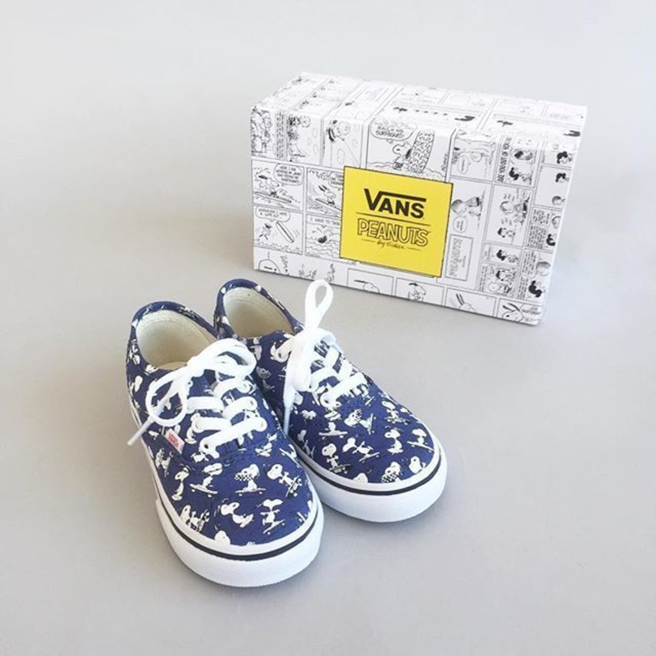 VANS × PEANUTS / AUTHENTIC / SNOOPY SKATING / NAVY /  バンズ×ピーナッツ / オーセンティック /  ネイビー / 子供サイズ