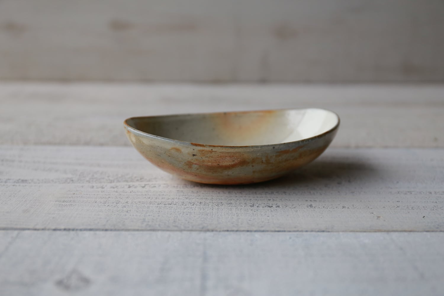 荒鉄線 楕円深鉢 小 | 古谷製陶所