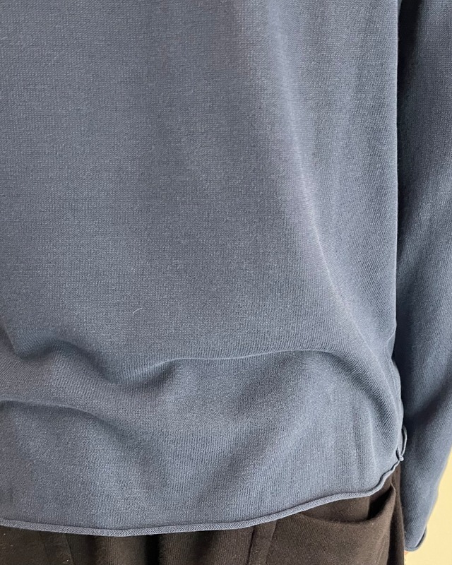 【Cruciani】deep blue round v-neck knit