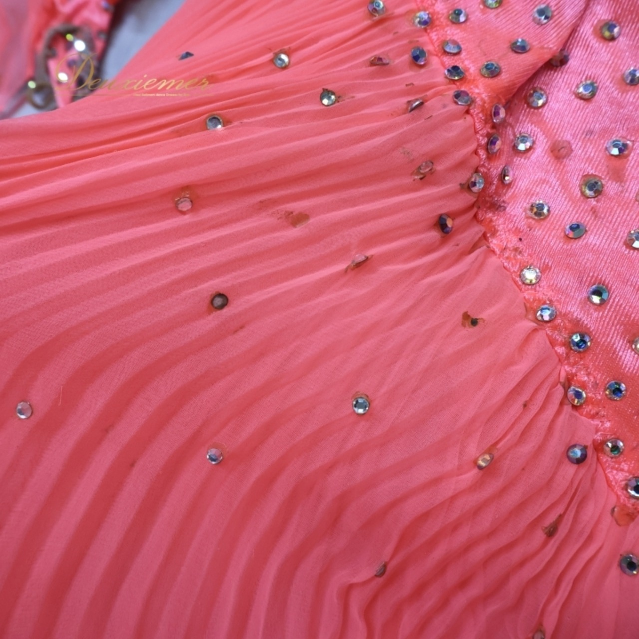 社交ダンス 衣装 スタンダードドレス ドレス ワンピース フリル ファー プリーツ デモ 競技 パーティ 発表会 ボリューム 蛍光 ピンク系 オレンジ系 フロート デザイン おしゃれ 目立つ 大人 ドレスアップ 舞台衣装 競技着 豪華