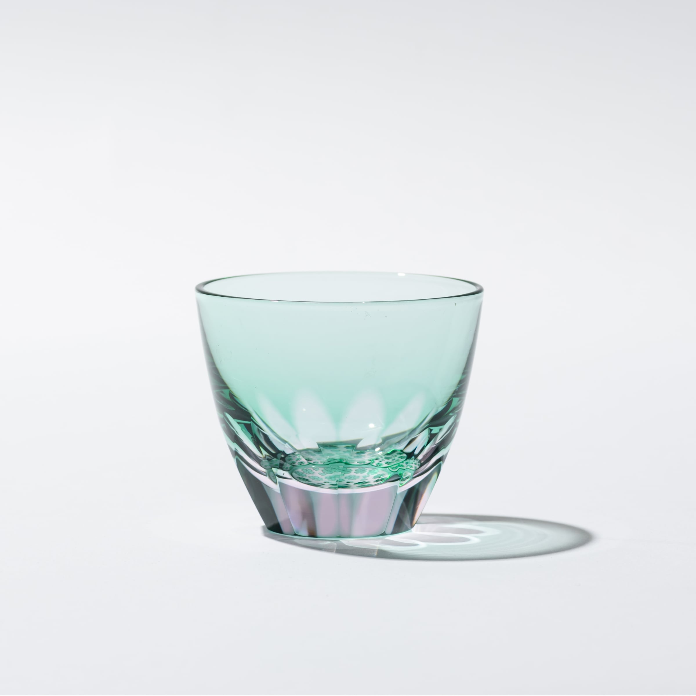 クローバー（緑×ピンク）ぐい呑 | 椎名切子（GLASS-LAB) 江戸切子・砂