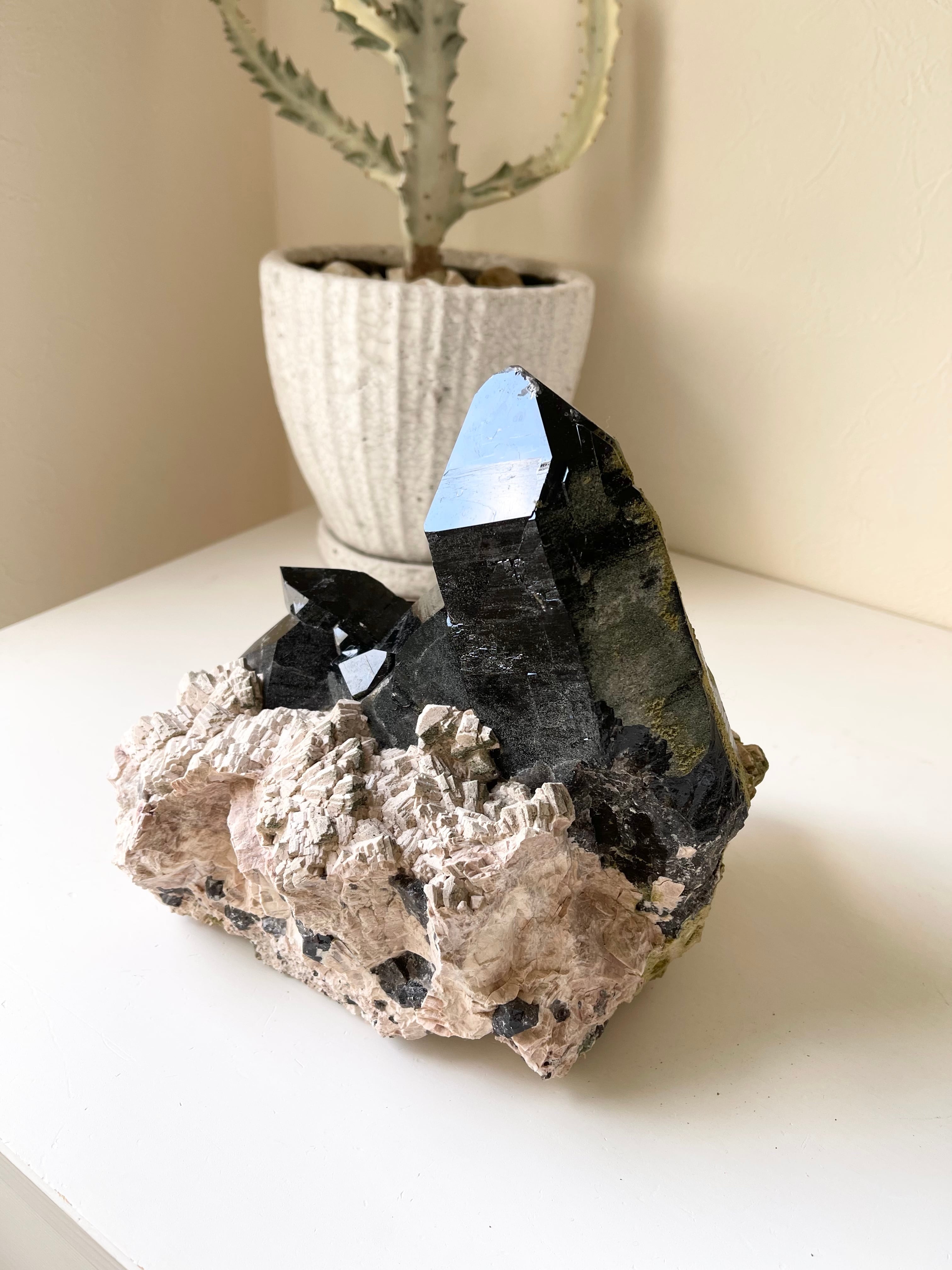 山東省産母岩付き黒水晶(モリオン)