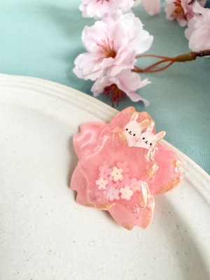 ブローチ『ぴょこぴょこうさぎの笑い声』ストーリーカード付き