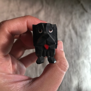 オランダで見つけた木彫りの黒犬