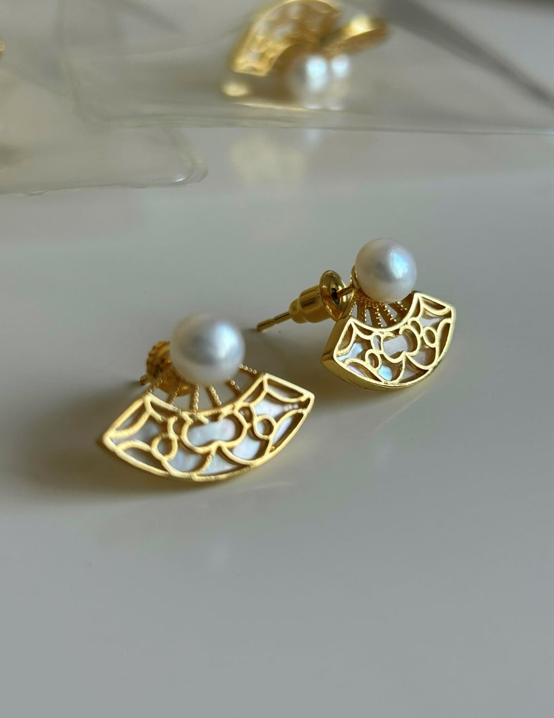 チャイナ風扇形ピアス 天然淡水パール&マザーオブパール SV925 18K金メッキ